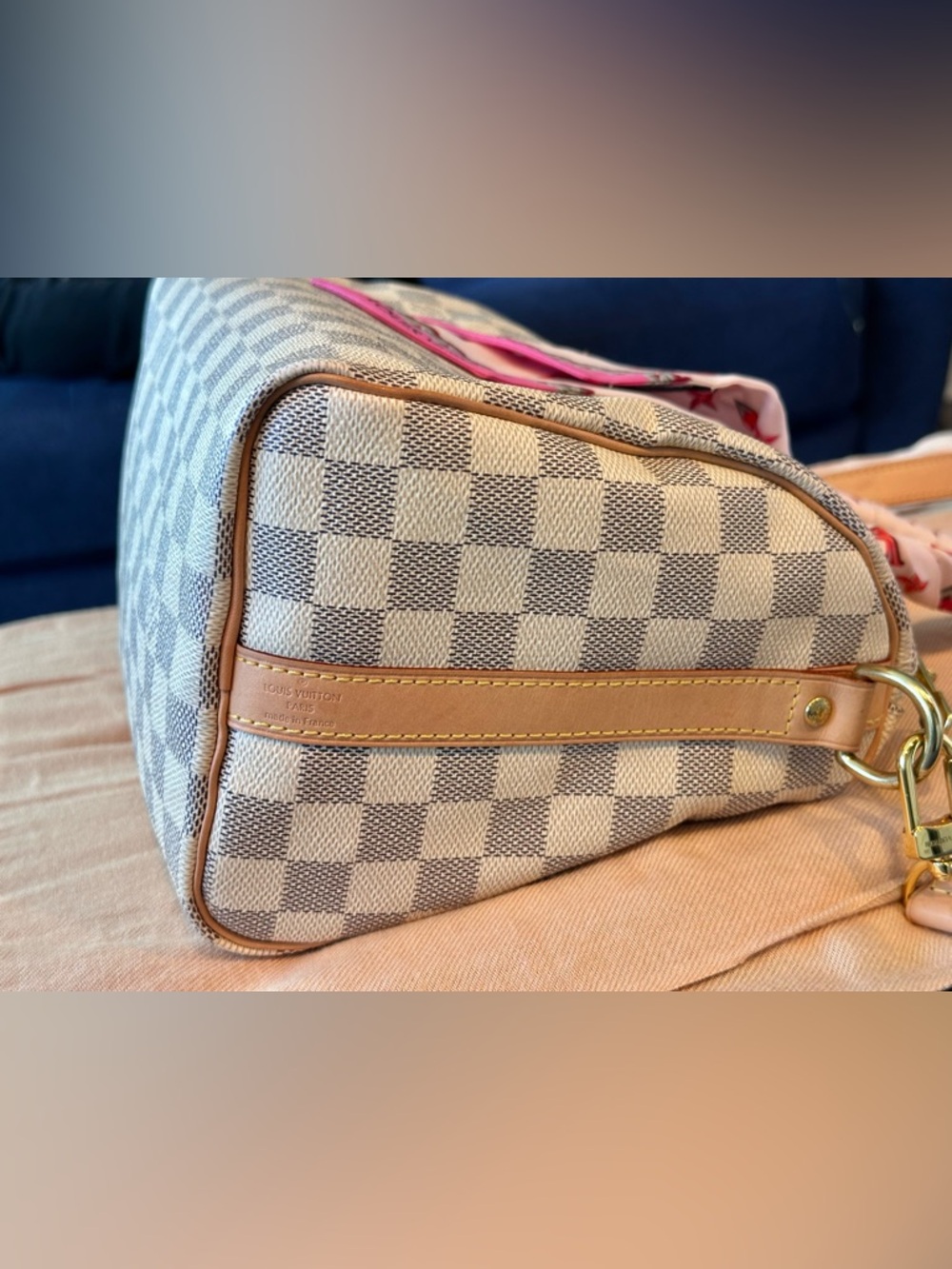 Louis Vuitton Damier Azur Bandoulier Speedy 25, with 2 LV Badeaus - Picture 9 of 17